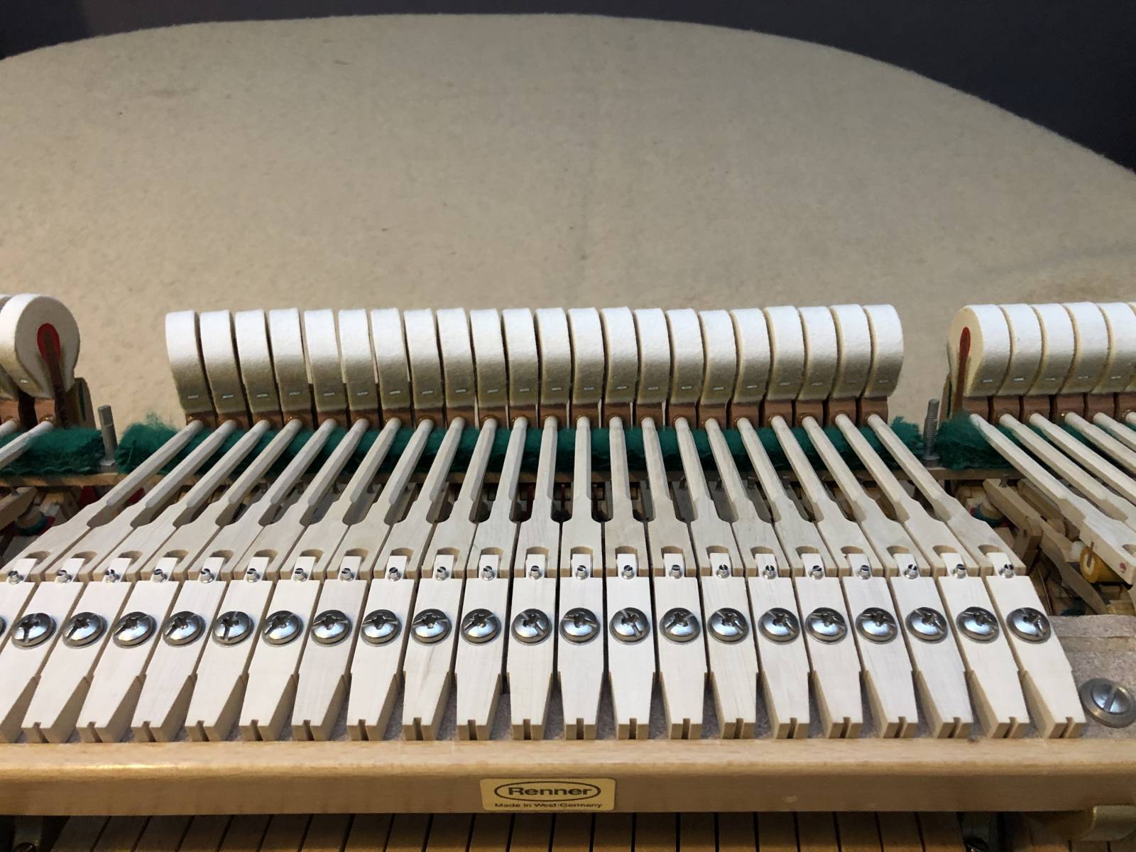 Comment faire réviser son piano : déroulé des étapes.