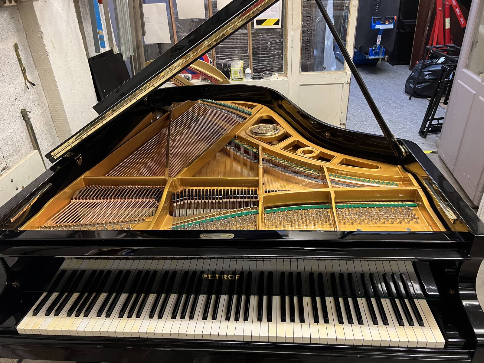 Accord pour des pianos haut de gammes dans le Luberon