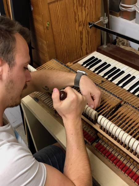 L'harmonisation de votre piano a queue à Avignon et ses alentours