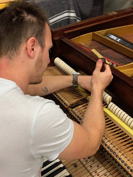 L'harmonisation de votre piano a queue à Avignon et ses alentours