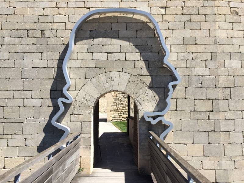 Festival d'art lyrique et de théatre Lacoste Pierre Cardin festival de Lacoste