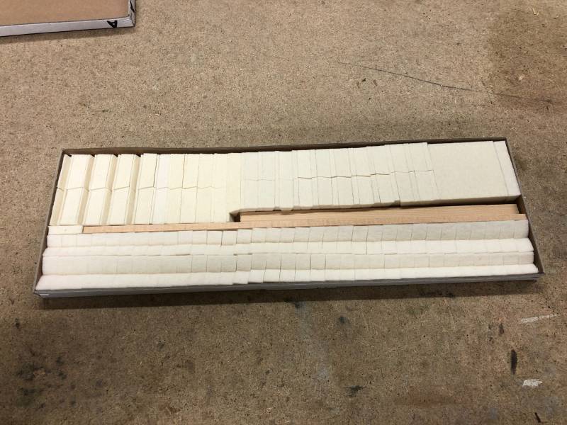 Le remplacement à neuf des étouffoirs d'un piano haut de gamme