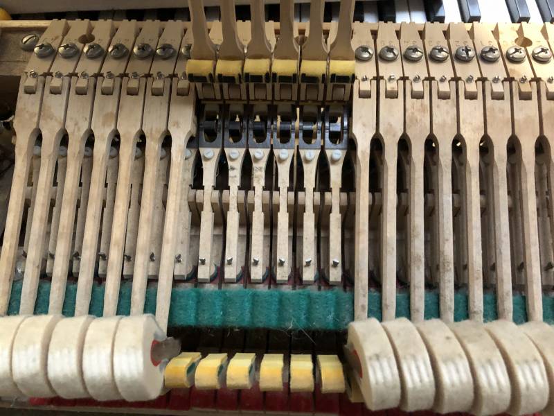 Comment faire réviser son piano : déroulé des étapes.