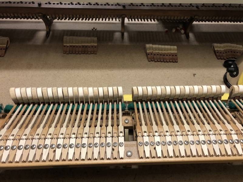 Comment faire réviser son piano : déroulé des étapes.