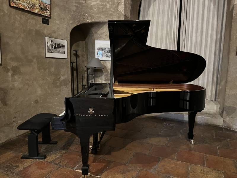 Accord pour des pianos haut de gammes dans le Luberon